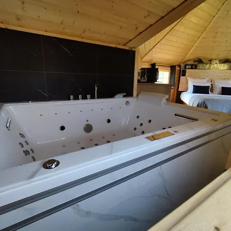 Climatise Avec Baignoire 2 Personnes 3* אברנשה